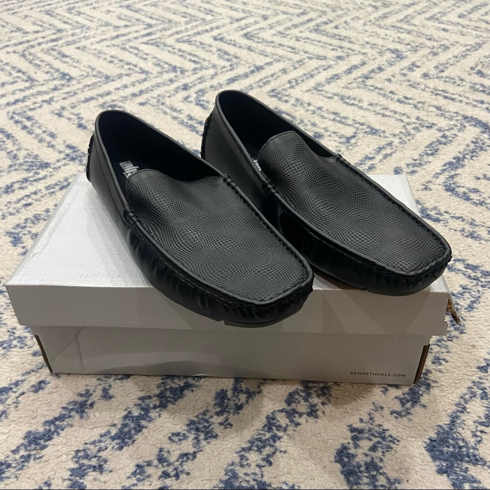 Kenneth Cole Unlisted. Black loafers sound textured driver size 10